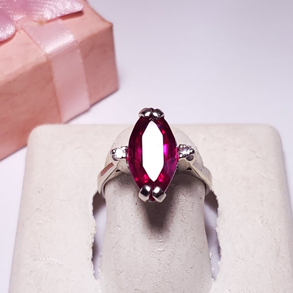 Estate 2.56ctw Lab Created Marquise Ruby &Wht Topaz 10Kt W/G Luray S-5 Ring23804
